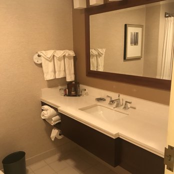West Des Moines Marriott - Bathroom - Hotels Near Me - Wes Des Moines, Iowa