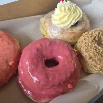 Oliboli Donuts - Strawberry, raspberry lychee, blossom, butter pecan - Donuts Near Me - Tustin, California Oliboli Donuts - Strawberry, raspberry lychee, blossom, butter pecan - Donuts Near Me - Tustin, California