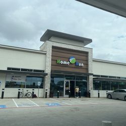 Home Run Convenience Store - Front of business