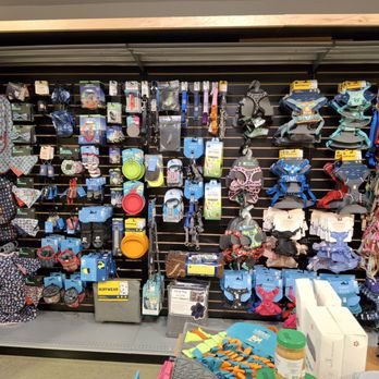 Tomlinson's Feed - Pet Stores Near Me - Leander, Texas
