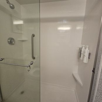Hampton Inn Gainesville - King suite standing shower - Hotels Near Me - Gainesville, Florida Hampton Inn Gainesville - King suite standing shower - Hotels Near Me - Gainesville, Florida
