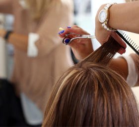 Linda's Beauty / Plaza Hair Logo