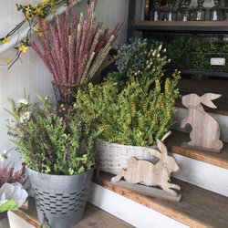 Lancaster Home & Fabric - Florals and home decor for every season.