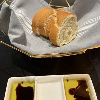 Parchetto - Free bread basket with Santino Cold Pressed Olive Oil - Bars Near Me - Paso Robles, California Parchetto - Free bread basket with Santino Cold Pressed Olive Oil - Bars Near Me - Paso Robles, California