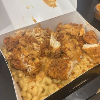 Fluffies Hot Chicken - Les - Fluffies Filled Mac - Chicken Shop Near Me - New York, New York