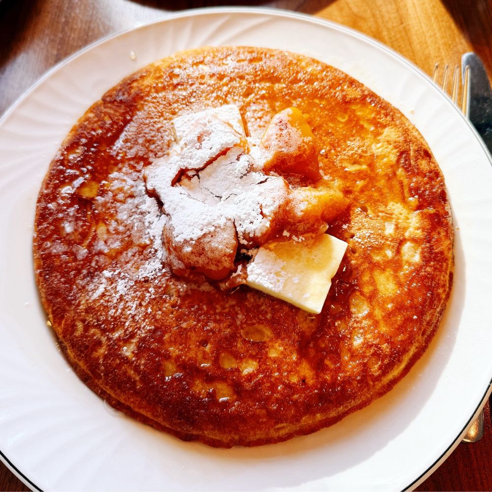 Le 9E - pancake w/ compote and maple syrup - French Near Me - Montreal, Quebec Le 9E - pancake w/ compote and maple syrup - French Near Me - Montreal, Quebec
