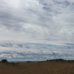 Sydvestpynten - OMG jeg er vild med det her sted.  Vindblæst og fedt.  I dag er der 40-50 biler med langt flere kite surfere.