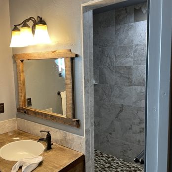 Murphys Historic Hotel - Bathroom - Hotels Near Me - Murphys, California