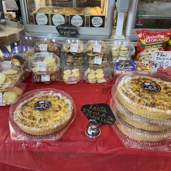 El Rey De La Medialuna - a variety of baked goods - Bakeries Near Me - Hollywood, Florida El Rey De La Medialuna - a variety of baked goods - Bakeries Near Me - Hollywood, Florida