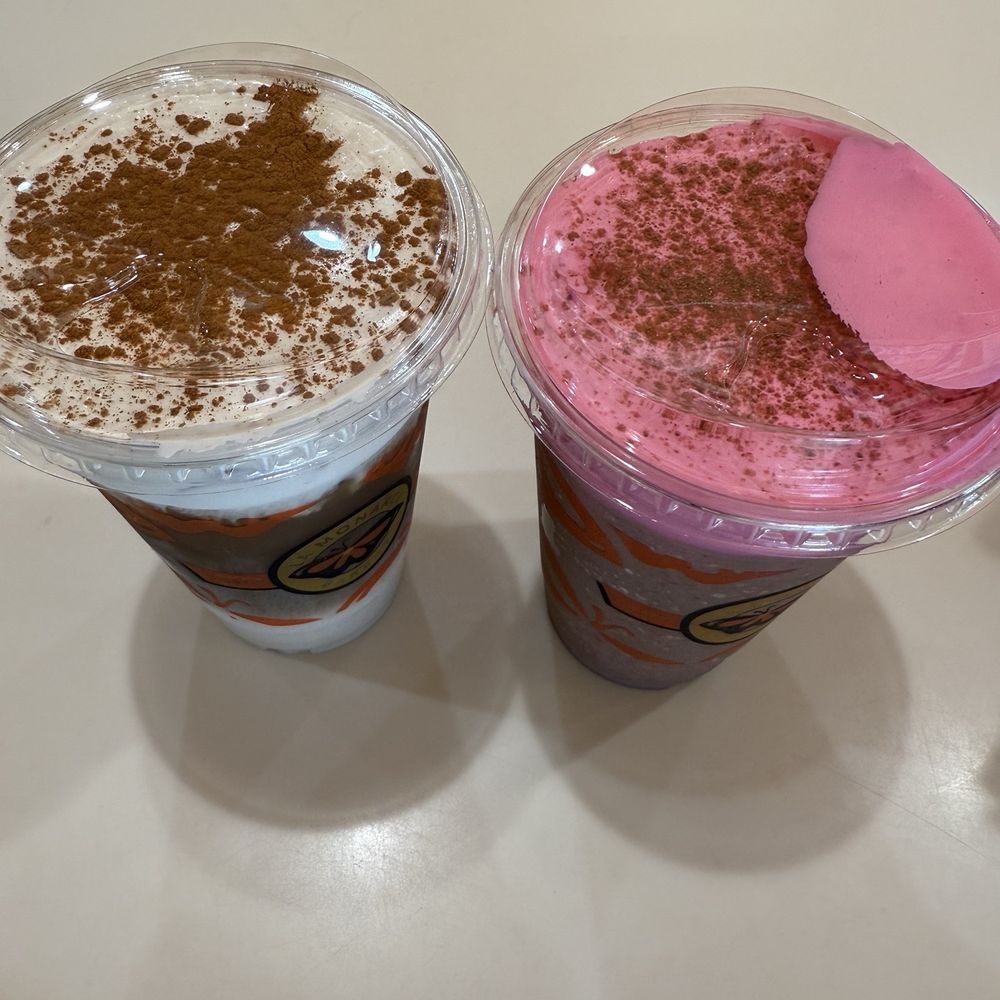 La Monarca Bakery - Iced Horchata de Olla and Alvaro's specialty chocolate blend with strawberry foam - Bakeries Near Me - Huntington Park, California La Monarca Bakery - Iced Horchata de Olla and Alvaro's specialty chocolate blend with strawberry foam - Bakeries Near Me - Huntington Park, California