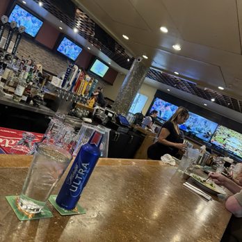 Giovanni Pastrami - Bar Area - Lots of TVs - Pizza Near Me - Honolulu, Hawaii