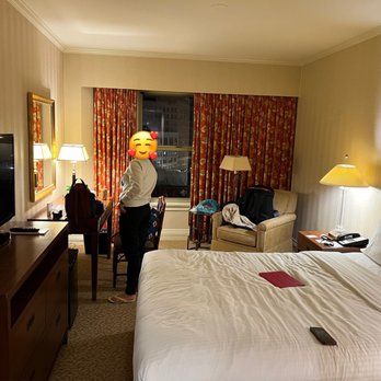 Mayflower Park Hotel - Room with queen bed - Hotels Near Me - Seattle, Washington Mayflower Park Hotel - Room with queen bed - Hotels Near Me - Seattle, Washington