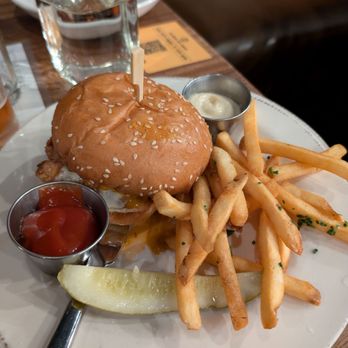 Bellingham Cider - Chicken sandwich with truffle fries - Cideries Near Me - Bellingham, Washington Bellingham Cider - Chicken sandwich with truffle fries - Cideries Near Me - Bellingham, Washington