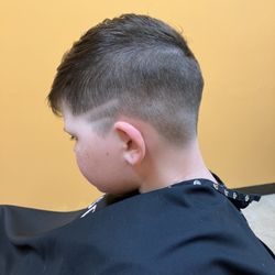The Hippie Hipster Barbershop - Fade and lines