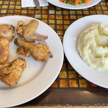 Good Eats - Fried Chicken, Homemade Mashed Potatoes, Sauté Spinach - Diners Near Me - Maspeth, New York