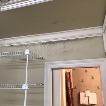 Easy Street Vacation Rentals - Mold in closet and bathroom - Vacation Rental Agents Near Me - Destin, Florida