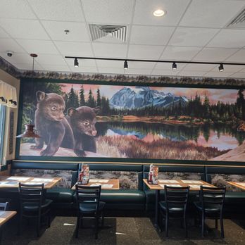 Black Bear Diner Burleson - Decor - Diners Near Me - Burleson, Texas