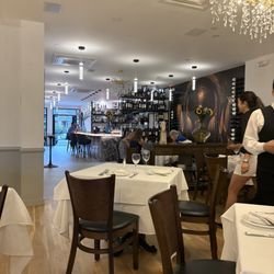 Rialto Ristorante - Dining room facing bar area