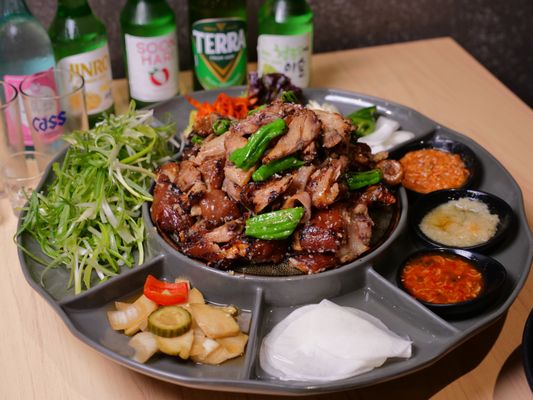 The One Jokbal 더 원 족발 by null