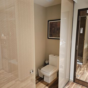 AC Hotel Honolulu - Bathroom - Hotels Near Me - Honolulu, Hawaii AC Hotel Honolulu - Bathroom - Hotels Near Me - Honolulu, Hawaii
