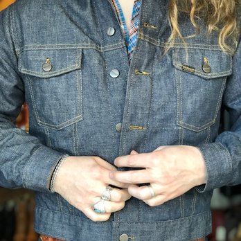Honeysuckle Rose Vintage - Vintage denim trucker jacket. - Used, Vintage & Consignment Near Me - Fort Worth, Texas