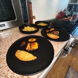 Empenadillos, pastelon, maduros, chicken guisado Empenadillos, pastelon, maduros, chicken guisado