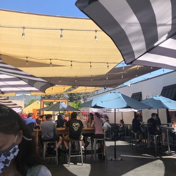 foothill - Great Pasadena weather for outdoor dining - New American Near Me - Pasadena, California