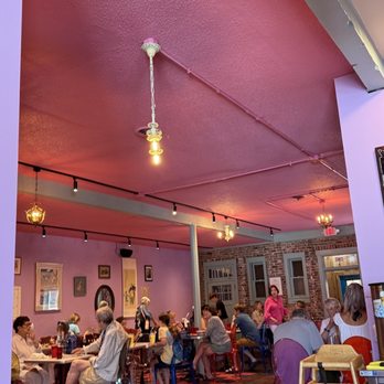 Lona’s Lil Eats - Inside - Barbeque Near Me - Kirkwood, Missouri