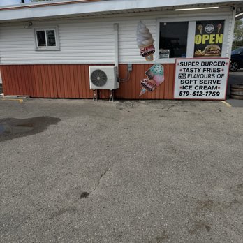 Sky Ranch Drive-In - Side view of the store - Fast Food Near Me - Goderich, Ontario