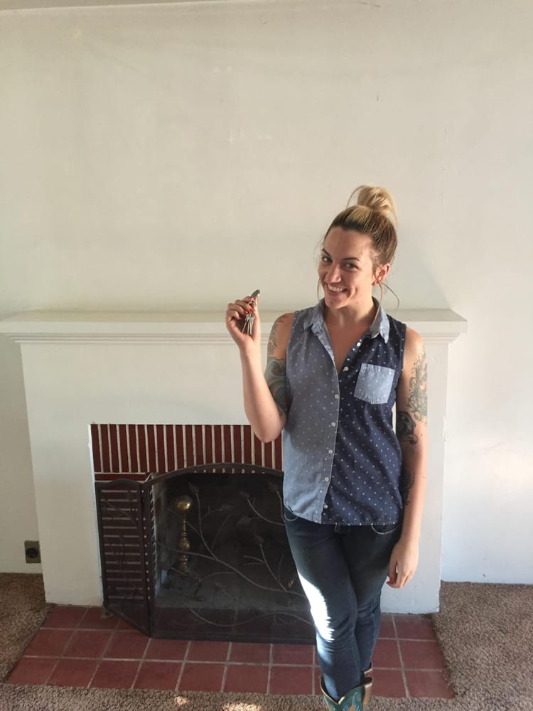 CROWN REALTY Updated September 2024 463 E Cross Ave, Tulare