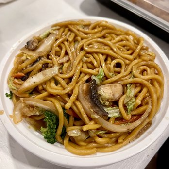 China 1 - Vegetable Lo Mein - Would've liked a few more veggies but noodles were good and the sauce was tasty too. - Chinese Near Me - Louisville, Kentucky China 1 - Vegetable Lo Mein - Would've liked a few more veggies but noodles were good and the sauce was tasty too. - Chinese Near Me - Louisville, Kentucky
