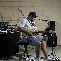 Kairie Music - Playing at the Maui Farmers Market
