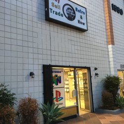 Luna Video Games - Storefront.