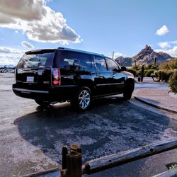 Scottsdale Black Car - We are located in Central / North Scottsdale for for quick and easy pick up.