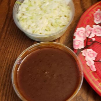 Matt's BBQ - Cold slaw and sauce - Food Trucks Near Me - Portland, Oregon