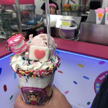 La Mixoacana - a hand holding a cup of ice cream - Ice Cream & Frozen Yogurt Near Me - Douglasville, Georgia La Mixoacana - a hand holding a cup of ice cream - Ice Cream & Frozen Yogurt Near Me - Douglasville, Georgia