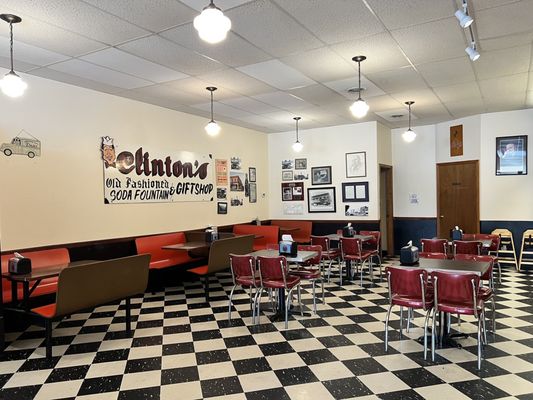 Clinton's Soda Fountain by null