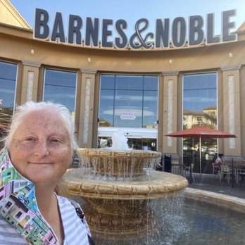Barnes & Noble - Entrance and Fountain - Coffee & Tea Near Me - Folsom, California