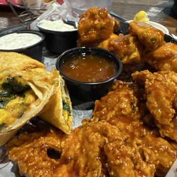 Mugshots Grill & Bar - Foley, AL - Mom o combo - Burgers Near Me - Foley, Alabama Mugshots Grill & Bar - Foley, AL - Mom o combo - Burgers Near Me - Foley, Alabama