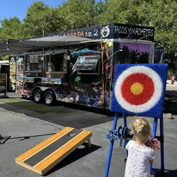 Tacos Y Machetes La Carpa - Large parking lot had 2 sets of cornhole and a plastic axe throwing game, in addition to 2 picnic tables with umbrellas