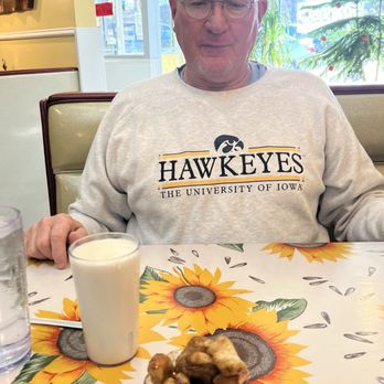 Doo-Dah Diner - Complementary monkey bread - Diners Near Me - Wichita, Kansas Doo-Dah Diner - Complementary monkey bread - Diners Near Me - Wichita, Kansas
