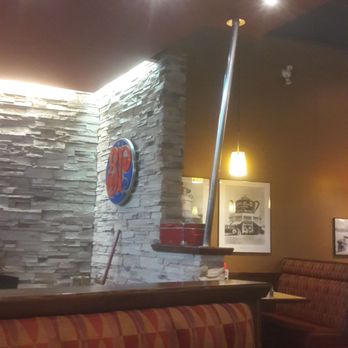 Boston Pizza - Inside - Pizza Near Me - Sarnia, Ontario