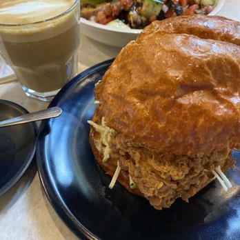 Dandy - Fried chicken sandwich - Breakfast & Brunch Near Me - Montreal, Quebec