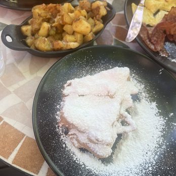 Cafe FeelLove - Beignet and cheesy potatoes - Coffee & Tea Near Me - St. George, Utah Cafe FeelLove - Beignet and cheesy potatoes - Coffee & Tea Near Me - St. George, Utah