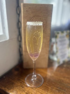 The Bee and The Biscuit by null