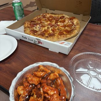 Pizza Xpress - Buffalo boneless wings and pepperoni pizza - Pizza Near Me - Redlands, California Pizza Xpress - Buffalo boneless wings and pepperoni pizza - Pizza Near Me - Redlands, California