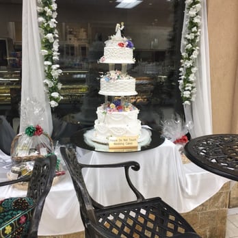 Calandra’s Bakery - Another beautiful wedding cake - Bakeries Near Me - Fairfield, New Jersey Calandra’s Bakery - Another beautiful wedding cake - Bakeries Near Me - Fairfield, New Jersey