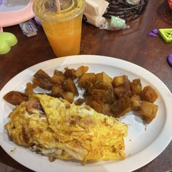 LJ's Cafe - Bacon and cheese omelette no toast per request