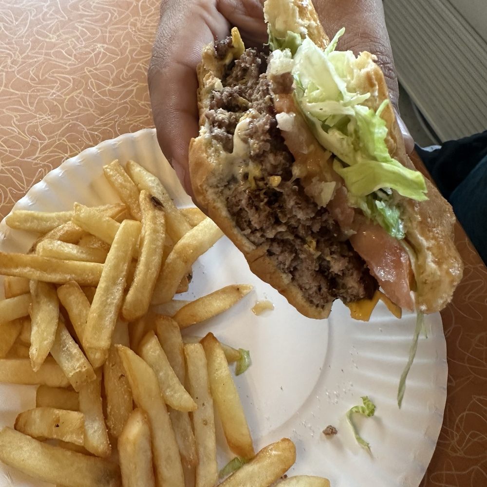 Richee Freeze - Close up of combo #3 - double cheeseburger with mayo, tomato and lettuce - Burgers Near Me - Roanoke, Virginia Richee Freeze - Close up of combo #3 - double cheeseburger with mayo, tomato and lettuce - Burgers Near Me - Roanoke, Virginia