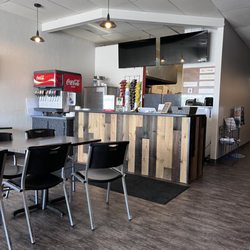 KB's Pizza and Sub Shop - Dining room